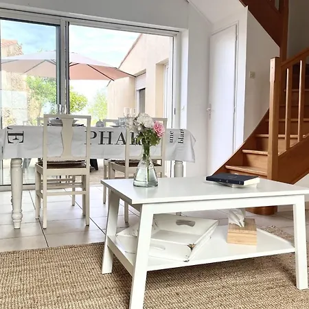 Adorable Maison Dans Lauthentique Quartier De La Chaume Avec Jardin 4Prs Feriehus *