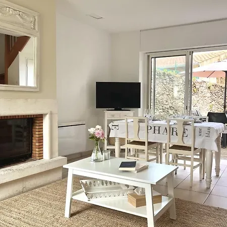 Adorable Maison Dans Lauthentique Quartier De La Chaume Avec Jardin 4Prs Feriehus
