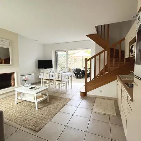 Adorable Maison Dans Lauthentique Quartier De La Chaume Avec Jardin 4Prs