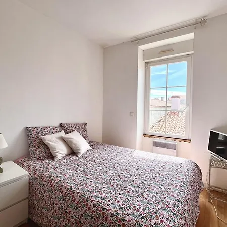 Adorable Maison Dans Lauthentique Quartier De La Chaume Avec Jardin 4Prs Feriehus