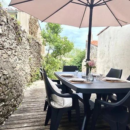Feriehus Adorable Maison Dans Lauthentique Quartier De La Chaume Avec Jardin 4Prs