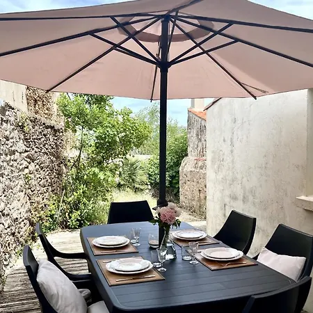 Adorable Maison Dans Lauthentique Quartier De La Chaume Avec Jardin 4Prs Feriehus *