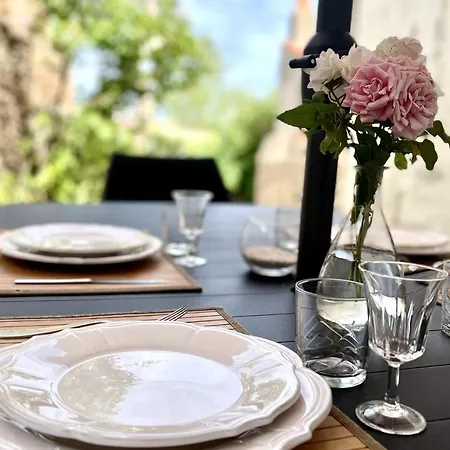Adorable Maison Dans Lauthentique Quartier De La Chaume Avec Jardin 4Prs Feriehus *