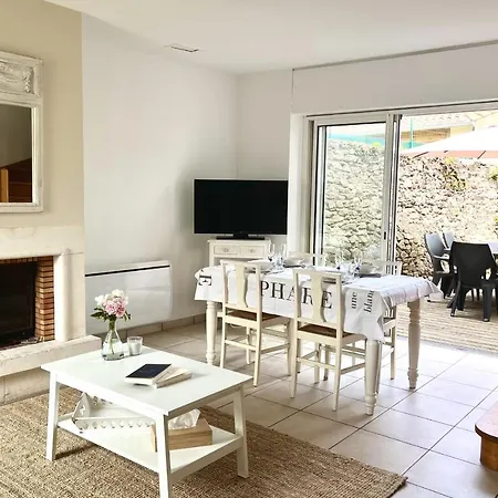 Adorable Maison Dans Lauthentique Quartier De La Chaume Avec Jardin 4Prs Feriehus *