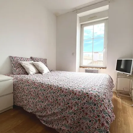 Adorable Maison Dans Lauthentique Quartier De La Chaume Avec Jardin 4Prs *
